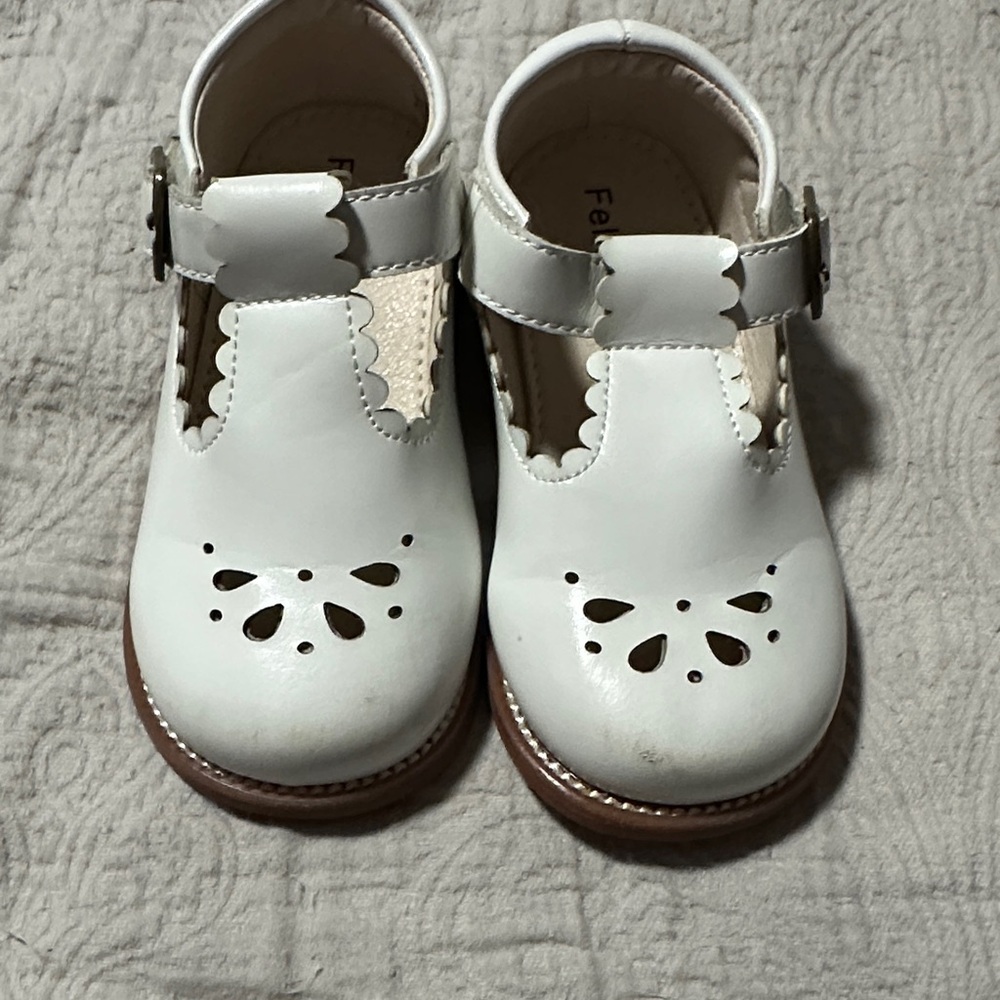 Girls White Mary Jane Dress Shoes with Scalloped Strap